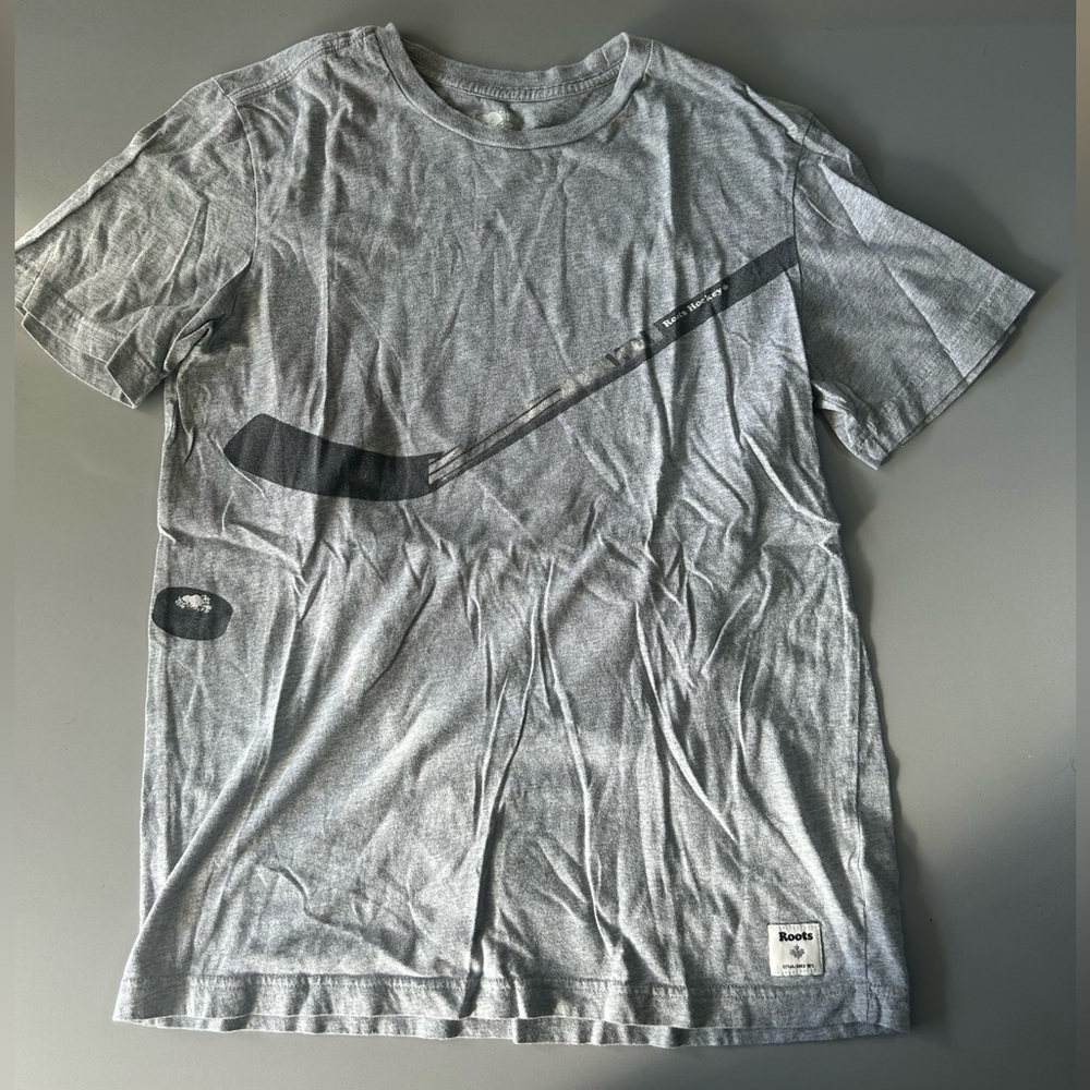 Roots Hockey Stick Tee ( Kids XL)
